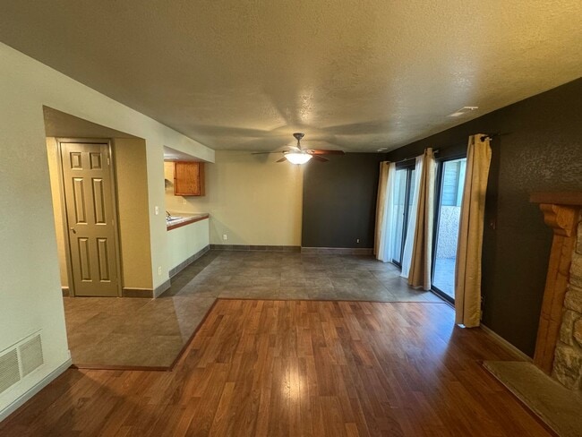 Building Photo - 2 Bedroom Codo in Rockrimmon