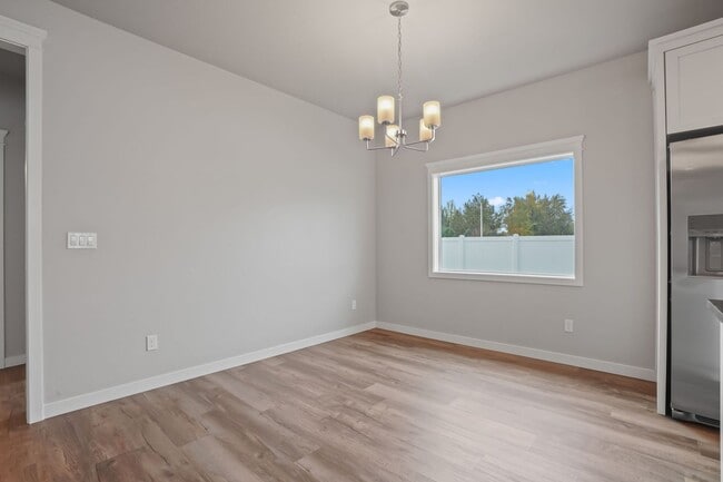 Building Photo - NEWER - BEAUTIFUL 3BD/2.5BA HOME + OFFICE or 4TH BEDROOM