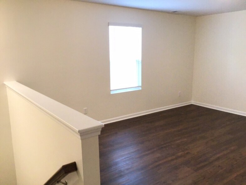 Building Photo - 176 Orion Way