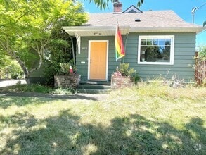 Building Photo - Charming Montavilla bungalow, 3 bed, 2 bat...