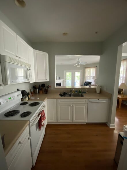 Kitchen. Replaced appliances last month. They are now stainless. - 712 Indica Ct