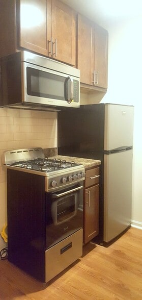 Building Photo - 4031 N Kenmore Ave