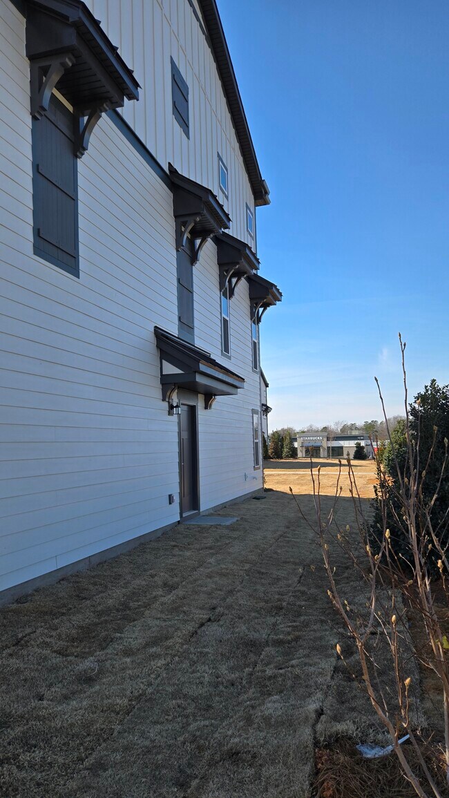 Building Photo - 3021 Rexton Ln