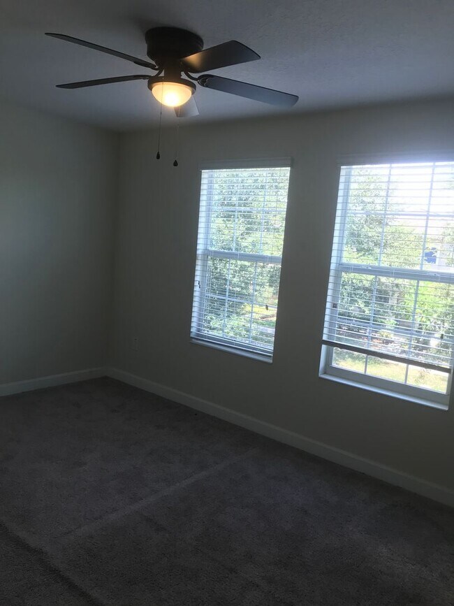 Building Photo - 4 Bedroom Home in Storey Grove Manors