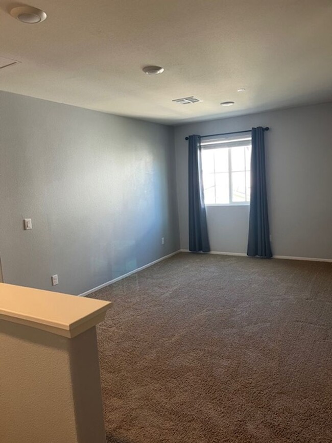 Building Photo - Murrieta Townhome, Downstairs ADA Bed/Bath
