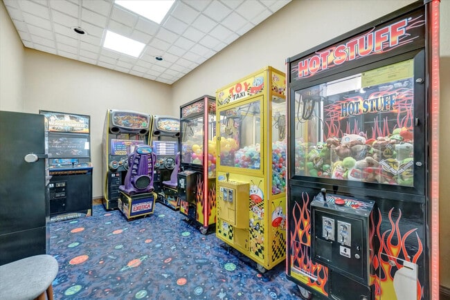 Building Photo - 8303 Palm Pkwy