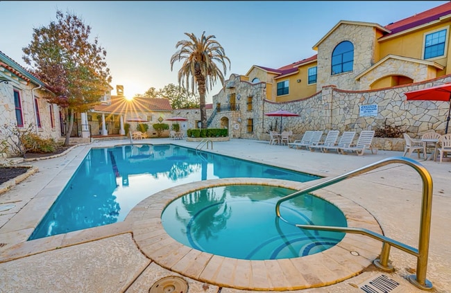 Building Photo - GREAT LOCATION NEAR MEDICAL & USAA | 3 BEDS | 3.5 BATHS