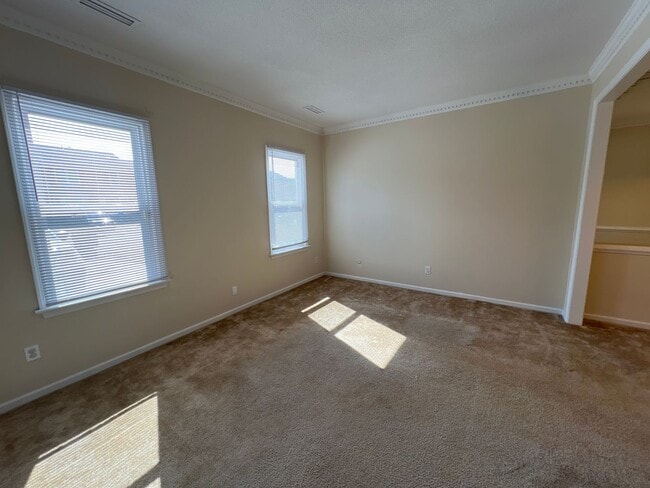 Building Photo - Spacious HOLLAND MEADOWS townhome