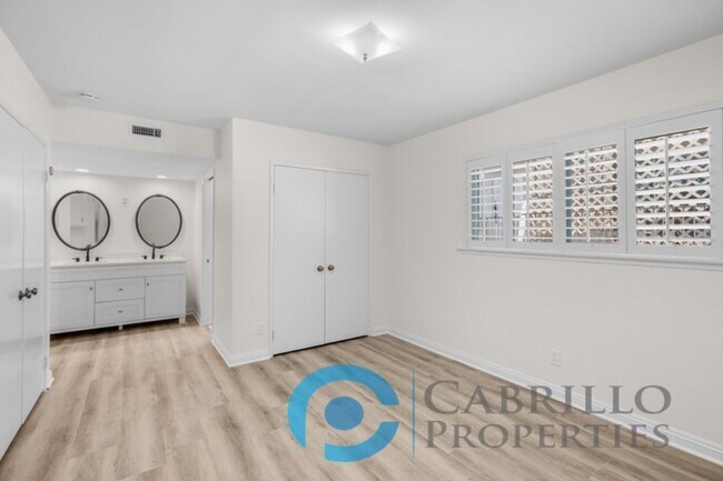 Building Photo - Beautiful 2bd/2ba 2nd Floor Condo with Bra...