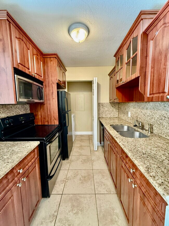 Building Photo - 455 Alt 19