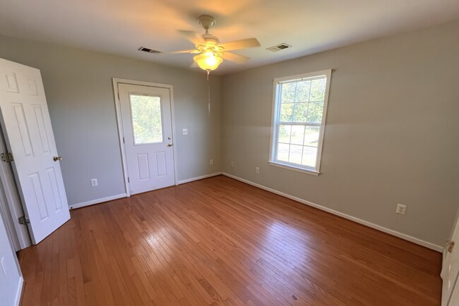 Building Photo - 42802 Higgs Ln