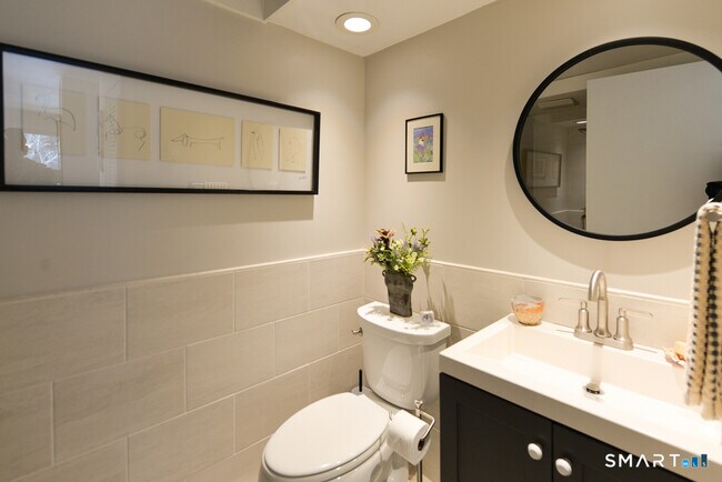 Building Photo - 44 Heritage Vlg