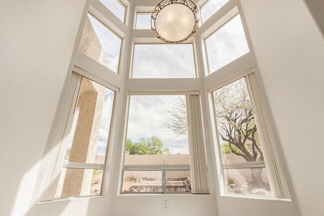 Building Photo - Ahwatukee Foothills Home in Prime Location!