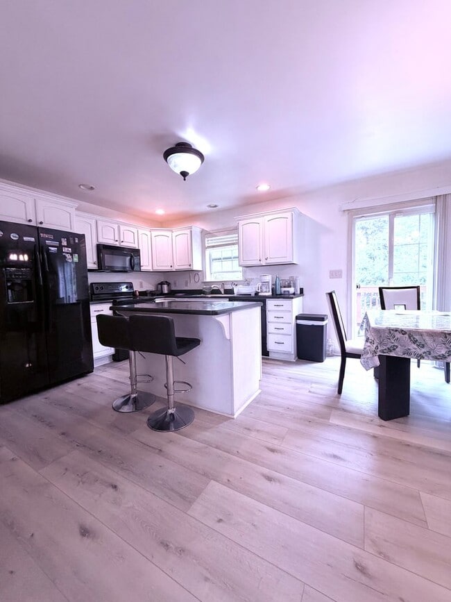 Building Photo - 3 Bedroom Townhome in Mechanicsburg