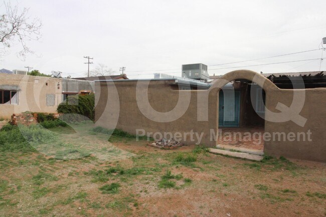 Building Photo - 1019 N Catalina Ave