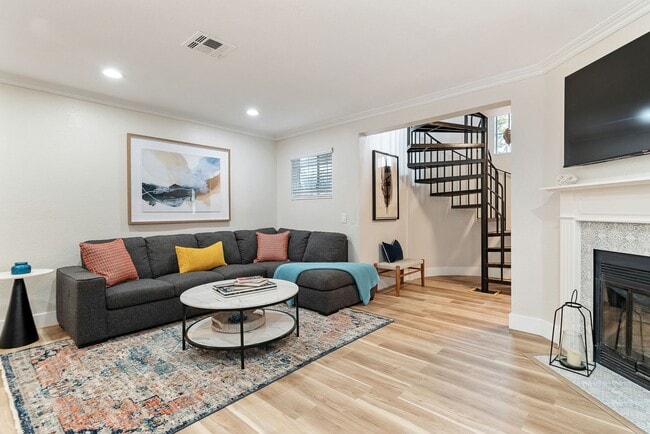 Building Photo - Furnished 3BR PB Gem – Walk to Beach & Bay