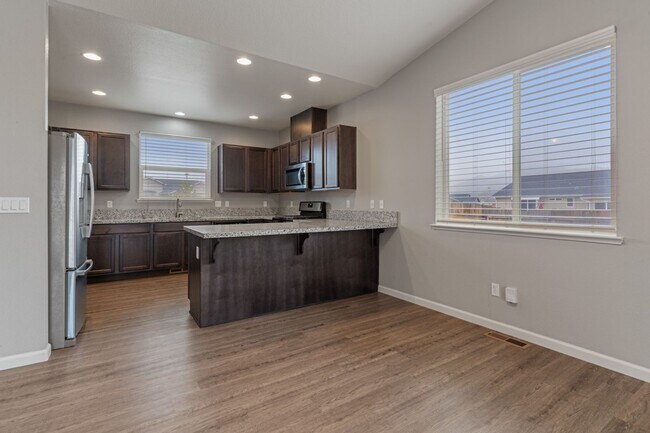Building Photo - Trailer Parking, Newer house with Low main...