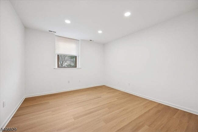 Building Photo - 103 Park Ave