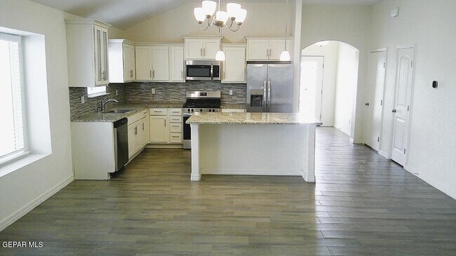 Building Photo - 653 Paseo Dulce Ave