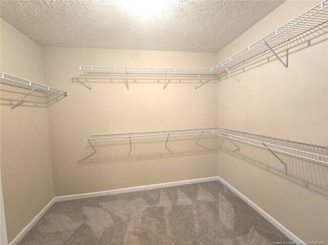 Building Photo - 410 Roundtree Dr