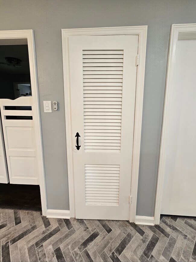 Giant Pantry - 1326 McAdams Ave