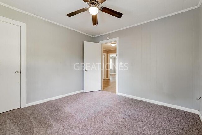 Building Photo - Charming 4 Bedroom in Batesburg-Leesville!