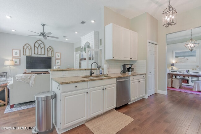 Building Photo - 4051 Richmond Park Dr E