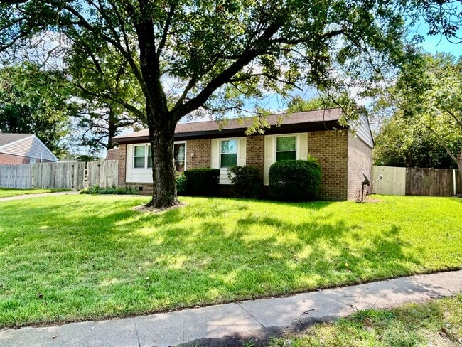Building Photo - 3725 Boyette Ct E