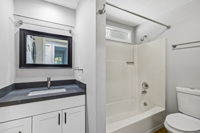 Building Photo - 2 bed 1.75 bath - includes water/sewer/gar...