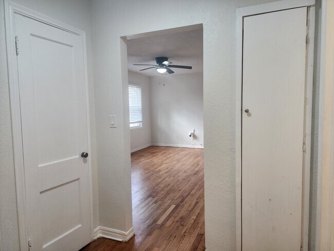 Building Photo - 1426 Maple Dr