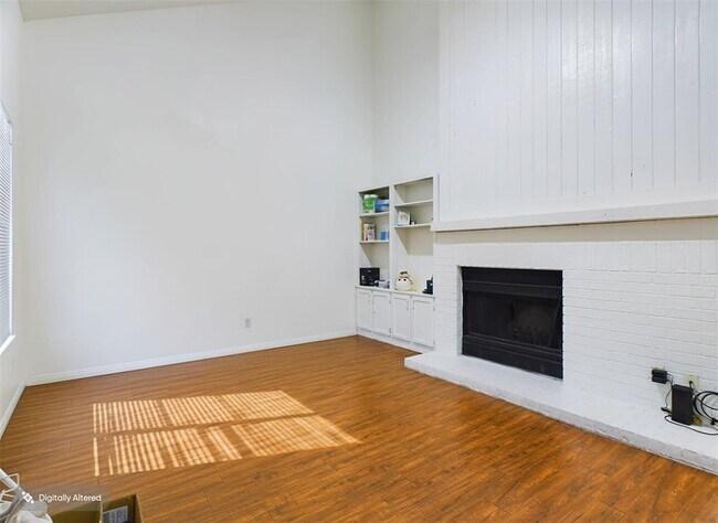 Building Photo - 908 Poplar St