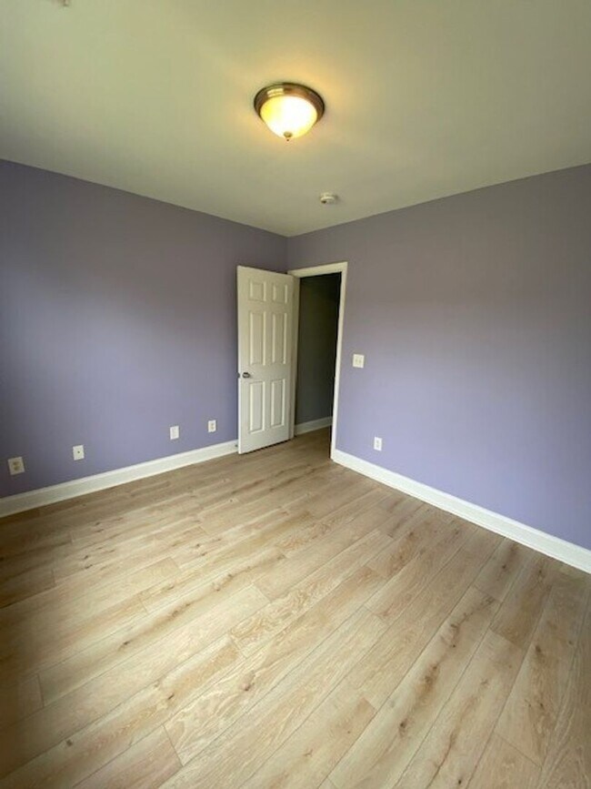 Building Photo - Welcome to this stunning 3-bedroom, 2-bathroom home located in Courntey Pines
