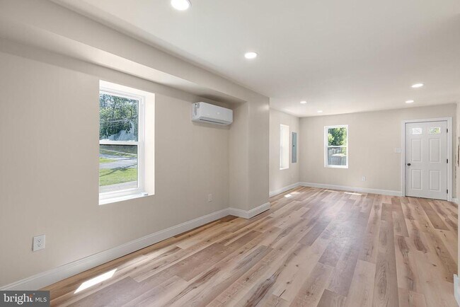 Building Photo - 563 Rosedale Rd