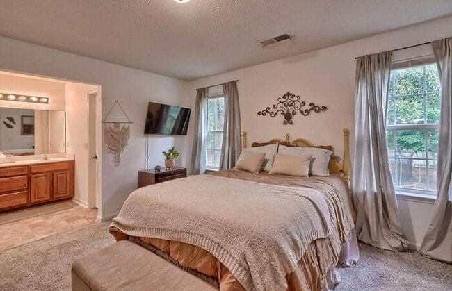 Building Photo - 189 Hester Woods Dr