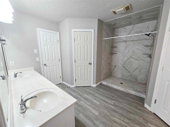 Building Photo - 217 Cypress Dr