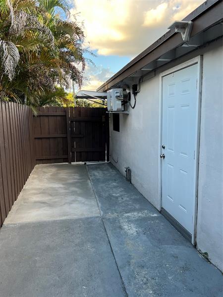 Building Photo - 6200 SW 39th St