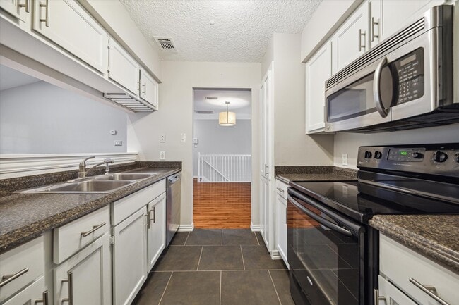 Building Photo - 2277 S Kirkwood Rd