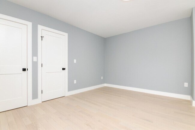 Building Photo - 140 Otis St