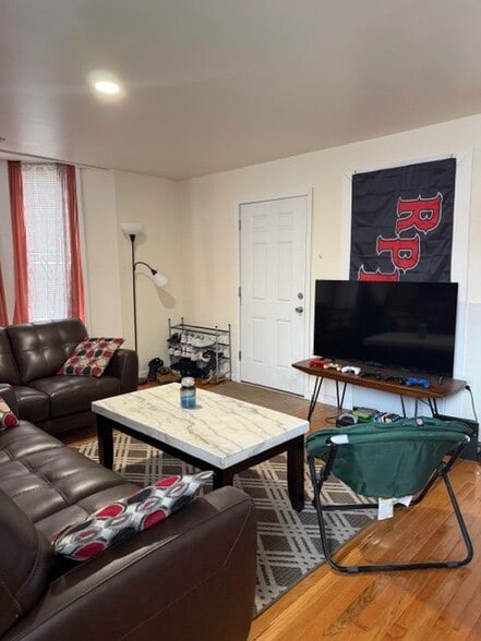 Building Photo - 36 Brunswick Ave