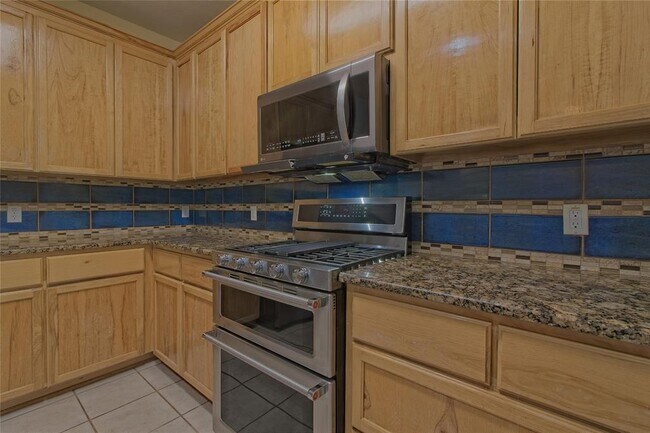 Building Photo - 610 Palo Alto Ln