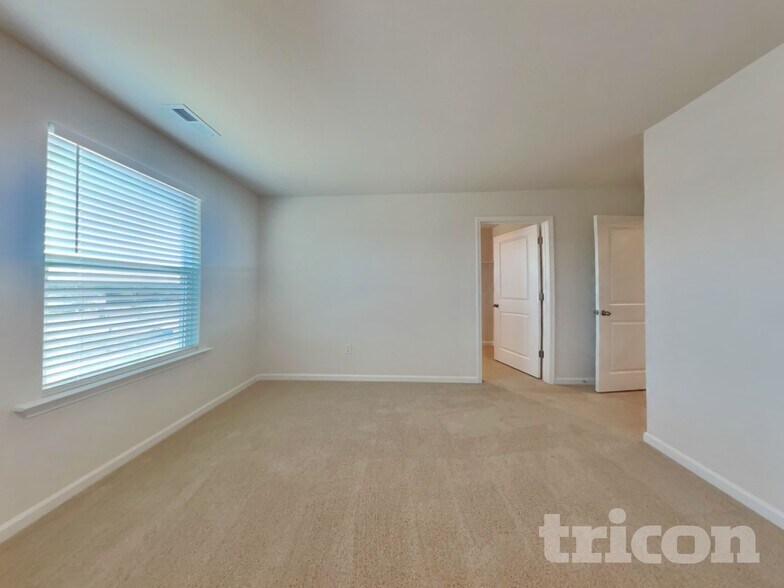 Building Photo - 160 Global Ave