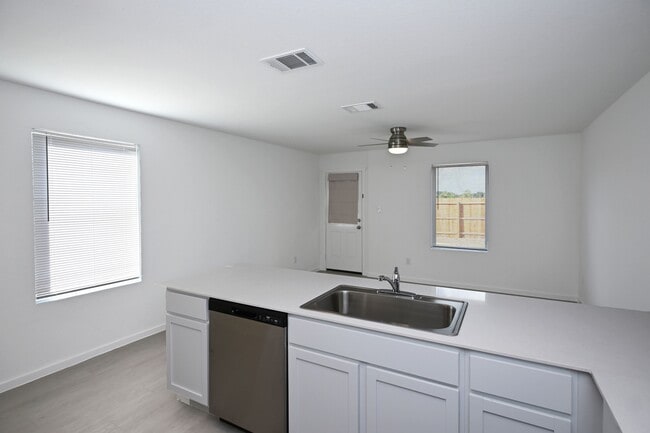 Building Photo - 7639 Varo Gln