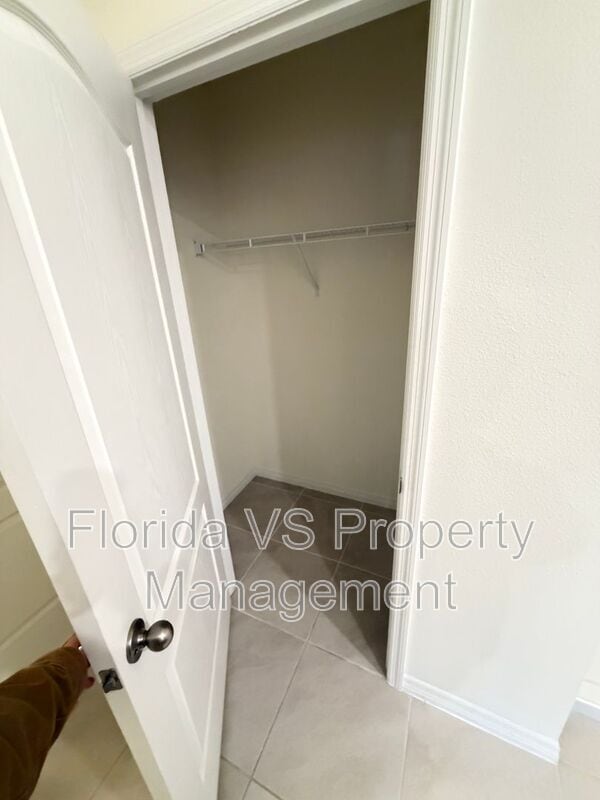 Building Photo - 804 Horsetail Dr