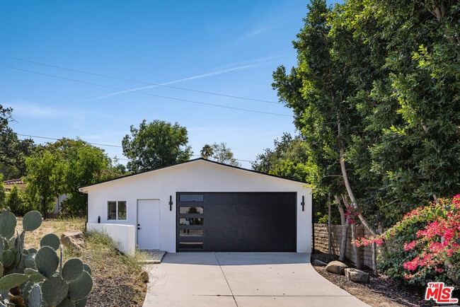 Building Photo - 9425 Gierson Ave