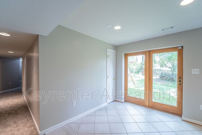 Building Photo - 13183 Oak Farm Dr