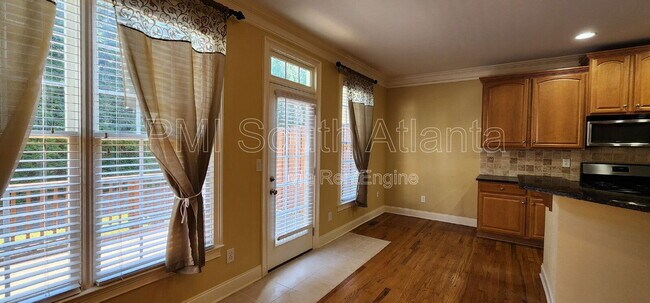 Building Photo - 106 Lexington Village