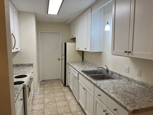 Building Photo - 2424 Talco Hills Dr