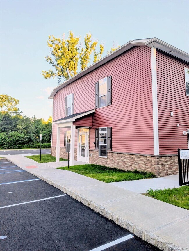 Building Photo - 3 Cedar Hill Dr