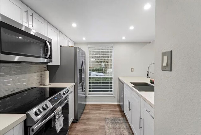 Building Photo - 1920 Augusta Dr