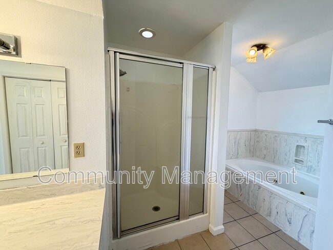 Building Photo - 533 Hadley Dr